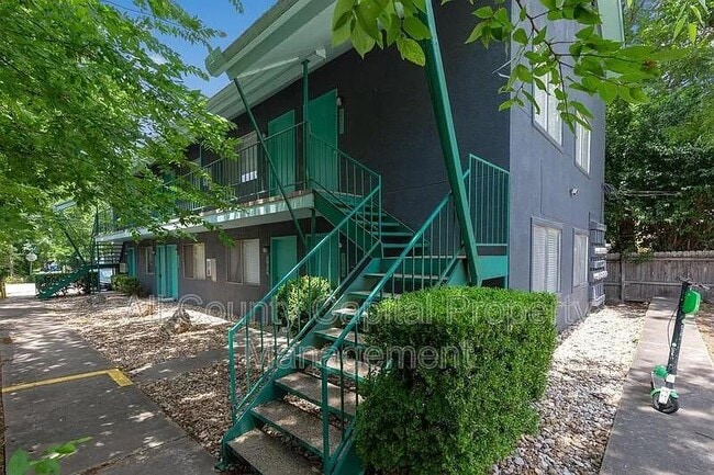 Building Photo - 404 W 35th St Unit 105 Rental
