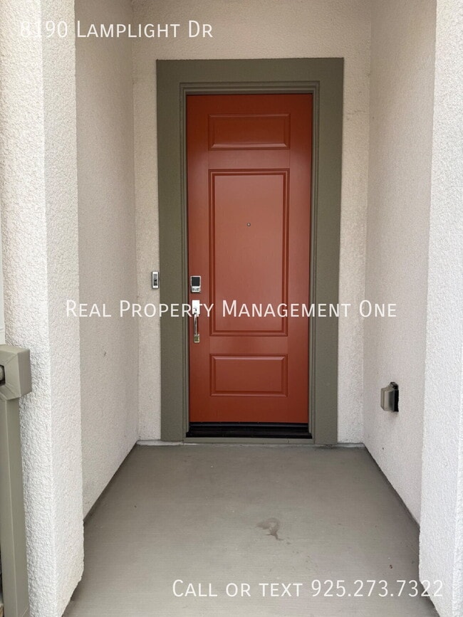 Photo - 8190 Lamplight Dr