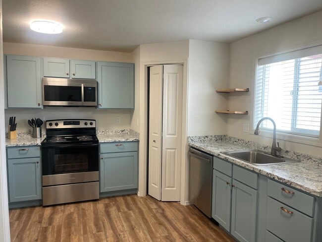 Photo - 309 Lithia Ave