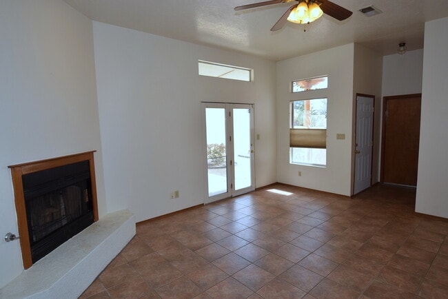 Photo - Great 2 Bedroom + Study Home In Taylor Ranch!