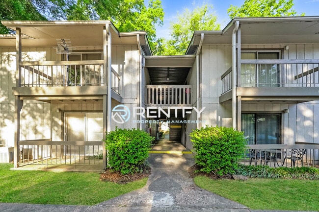 Building Photo - 2260 Sunderland Rd