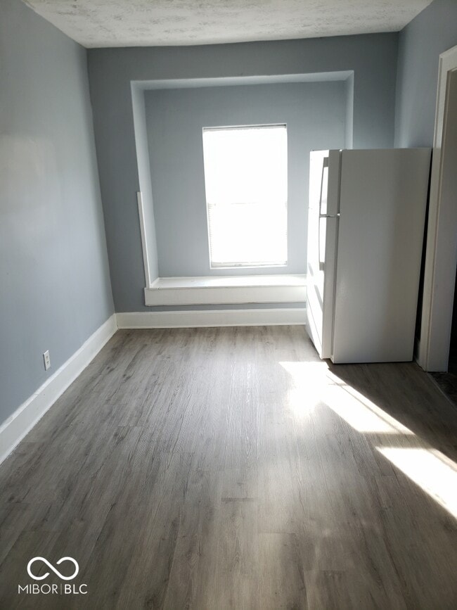 Photo - 4913 E Michigan St