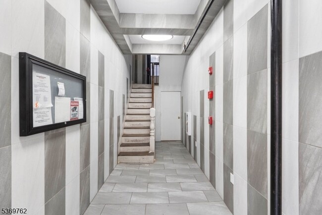 Building Photo - 68 Garside St Unit 401-401 Rental