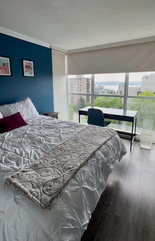 567 Lonsdale Ave Unit 1