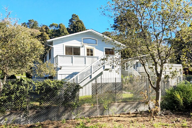 Photo - 423 Shoreline Hwy