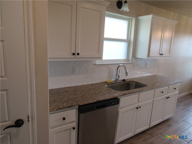 Photo - 202 E Avenue H