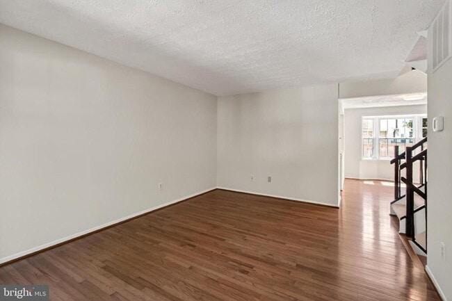 Photo - 337 Gundry Dr