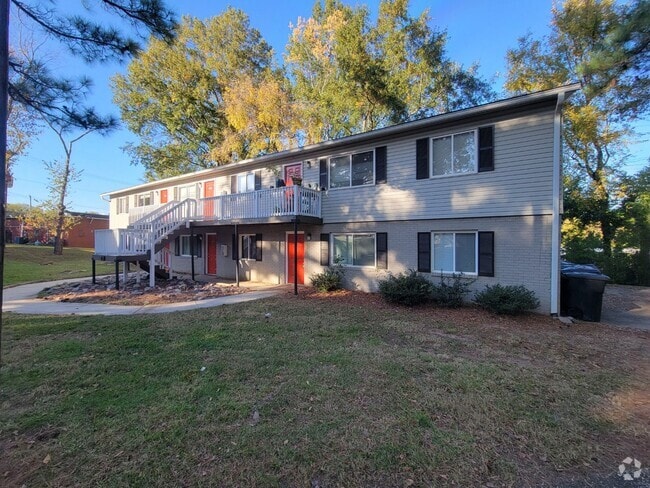 Building Photo - Renovated 2BR/1BA Apts Near Downtown Ralei... Unit 713-101