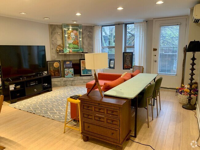 Building Photo - 744 W Gordon Terrace Rental
