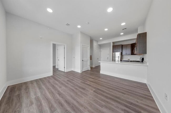 Photo - 660 Grand St Unidad 408