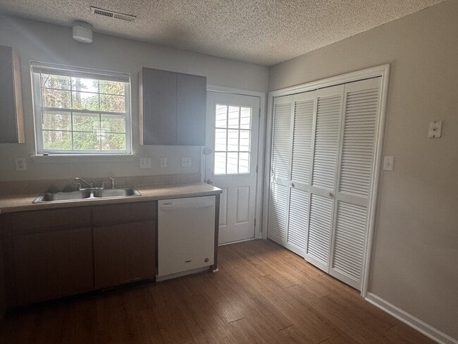 Photo - 106 Glenside Ct