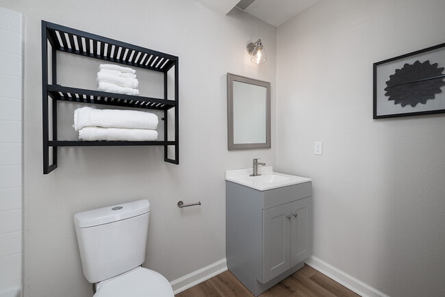 Photo - 1528 E Devine St