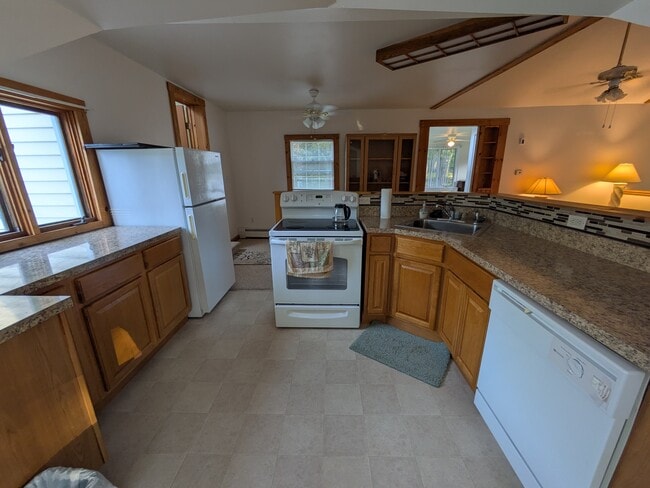 Building Photo - 21 Holbrook Rd Unit 2nd