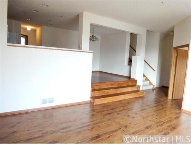 Photo - 5066 Fountain Lane N