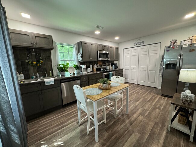 Photo - 1815 E Myrtle Ave Unit 2