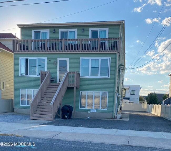 Building Photo - 1105 N Ocean Ave Rental
