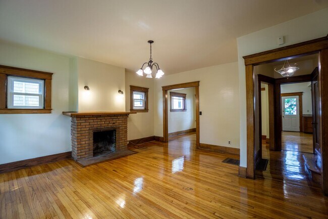 Photo - 225 Lennox Ave