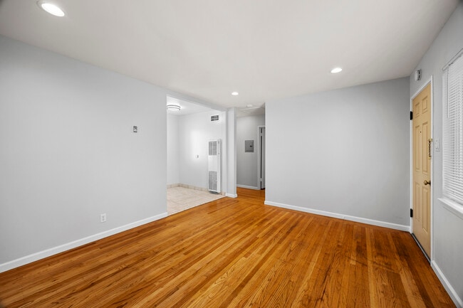 Photo - 837 Laurel Ave