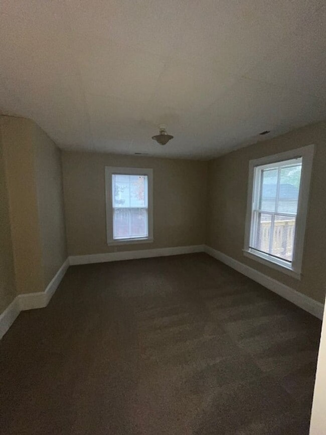 Photo - 704 Watkins St