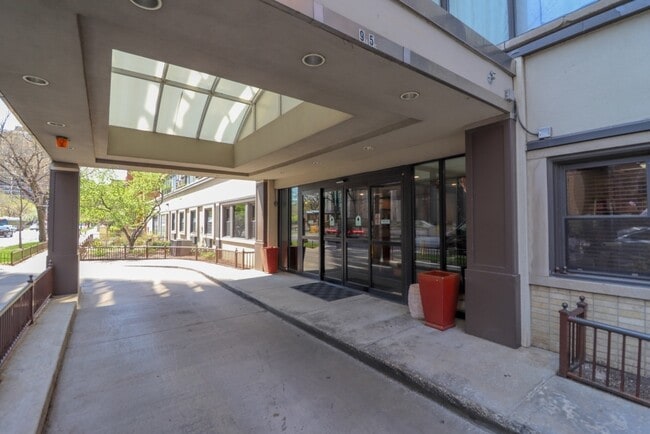 Photo - 6030 N Sheridan Rd Unit 2011