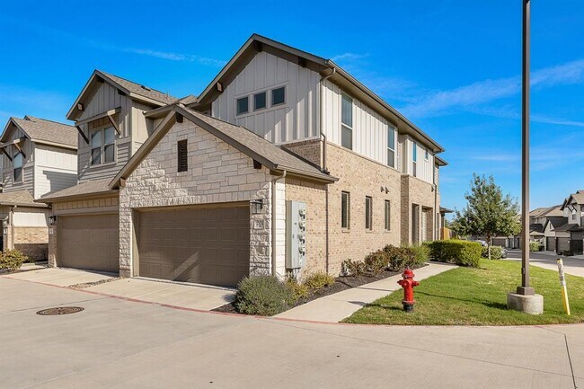 Photo - 2500 FOREST CREEK Dr