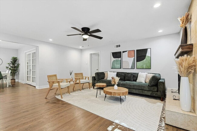 Photo - 3608 Courtdale Dr Unit ID1056416P