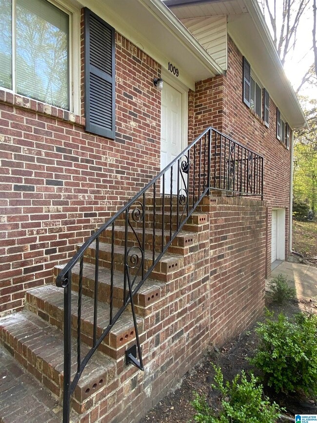 Photo - 1009 Springview St