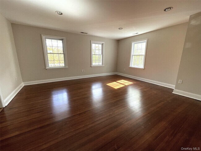 Photo - 130 Old Mt Kisco Rd