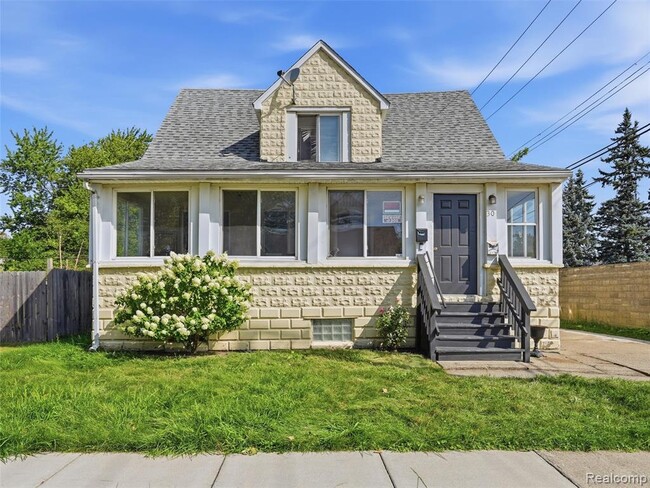Building Photo - 30 W Granet Ave