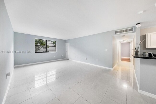 Photo - 9020 NE 8th Ave Unidad 2G