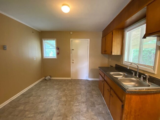 Photo - 648 Pawnee Ave