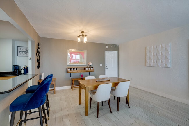 Photo - 10350 W Bay Harbor Dr Unit # 4R