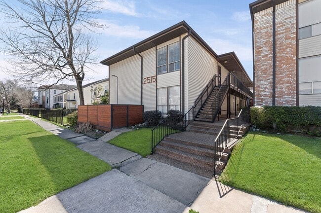 Photo - 2515 Shakespeare St Unit 1