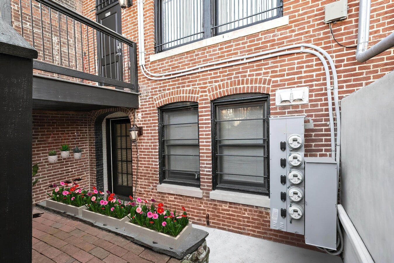 Back Common Area - 1010 N Calvert St Unit 1