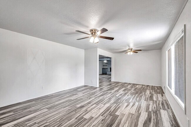 Photo - 1300 Bonham Ave