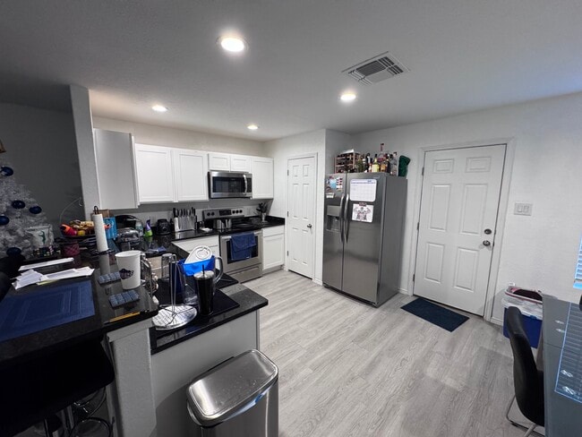 Photo - 10415 Welder Oak