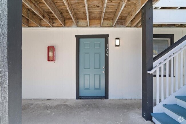 Building Photo - 918 Winnie St Unit 106 Rental