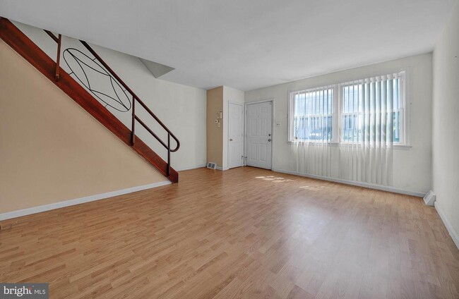 Building Photo - 539 E Basin St Rental