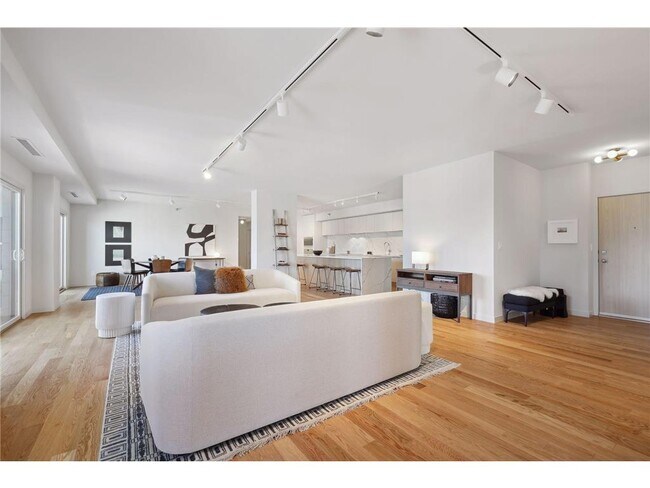 Photo - 1225 La Salle Ave Unit 2301