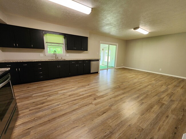 Photo - Spacious 3-Bedroom, 1-Bathroom Home AVAILABLE NOW!!