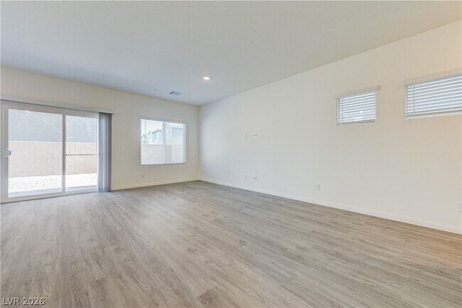 Photo - 501 Red Lovebird Ave