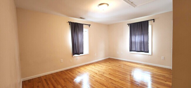 213 Newton Street Unidad Newton St
