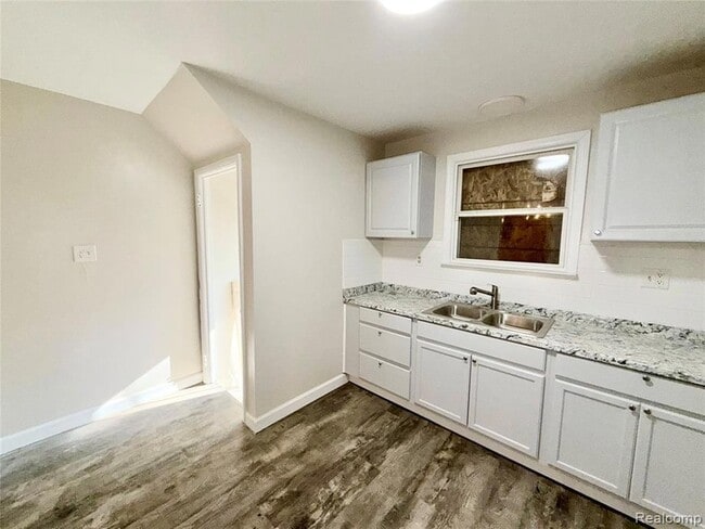 Building Photo - 9899 Balfour Rd