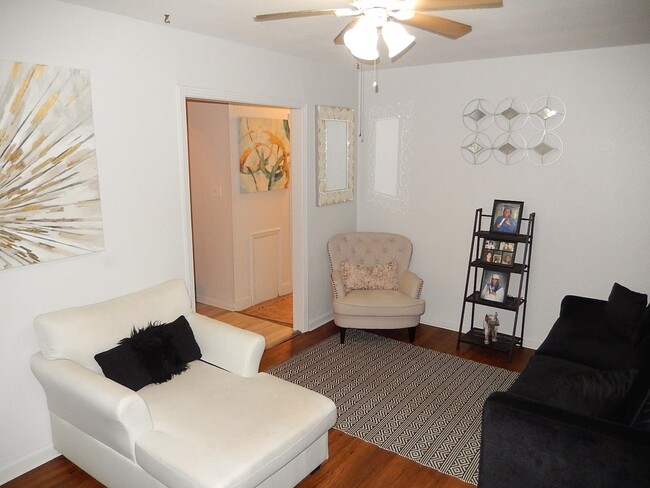 Photo - 1409 Glenda Dr