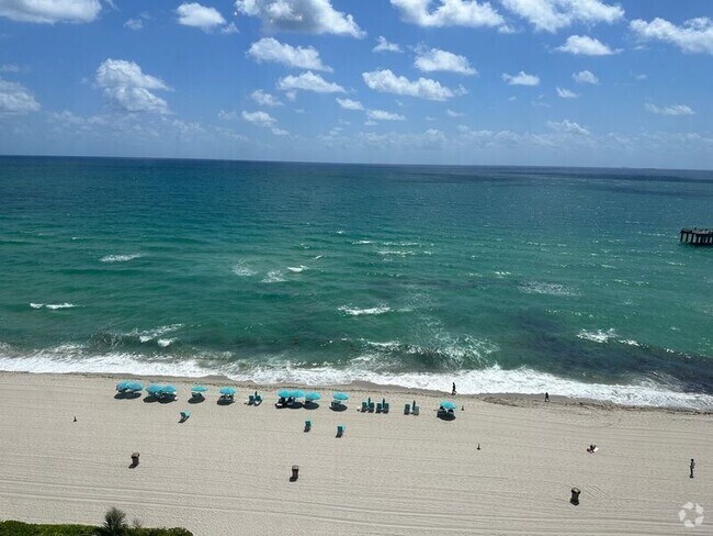 Building Photo - 16711 Collins Ave Rental