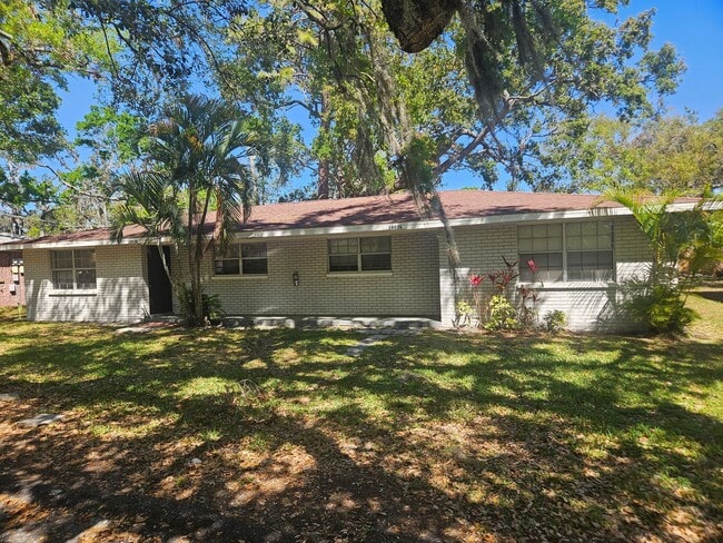 Charming 2-Bedroom, 1-Bathroom Duplex in C... - Charming 2-Bedroom, 1-Bathroom Duplex in C... House