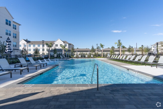 Pool - Hanover Lakemont