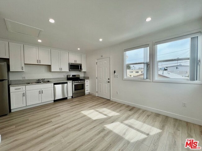 Photo - 1321 1/2 Normandie Ave