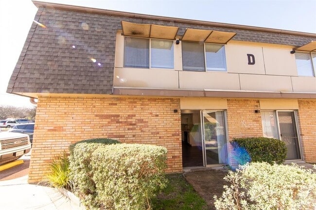 Photo - 5506 Grover Ave Unidad D-114