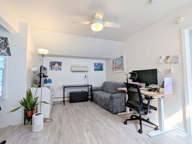 Building Photo - 277 3rd St Unit 4 Rental